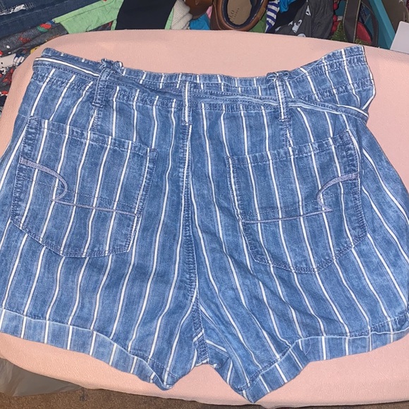 American Eagle pin striped shorts size 12 - Picture 4 of 4